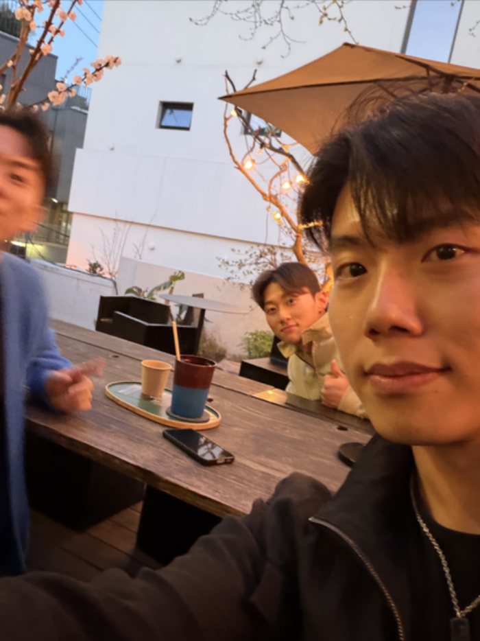 살롱 테이블